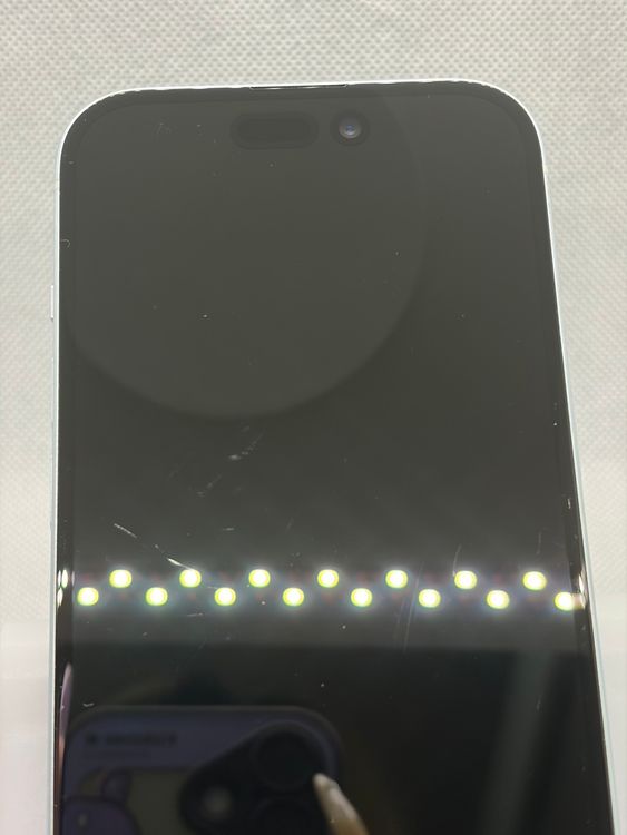 ���Хåƥ꡼84% SIM�ե꡼ iPhone15 256GB �֥롼