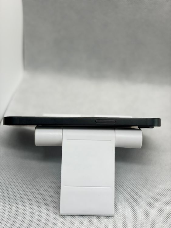 ���Хåƥ꡼100% ����Ʊ�� SIM�ե꡼ iPhone16e 128GB �֥�å�