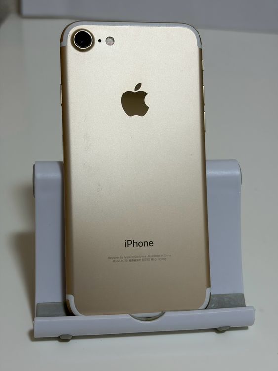 ���Хåƥ꡼84% SIM�ե꡼ iPhone7 32GB �������