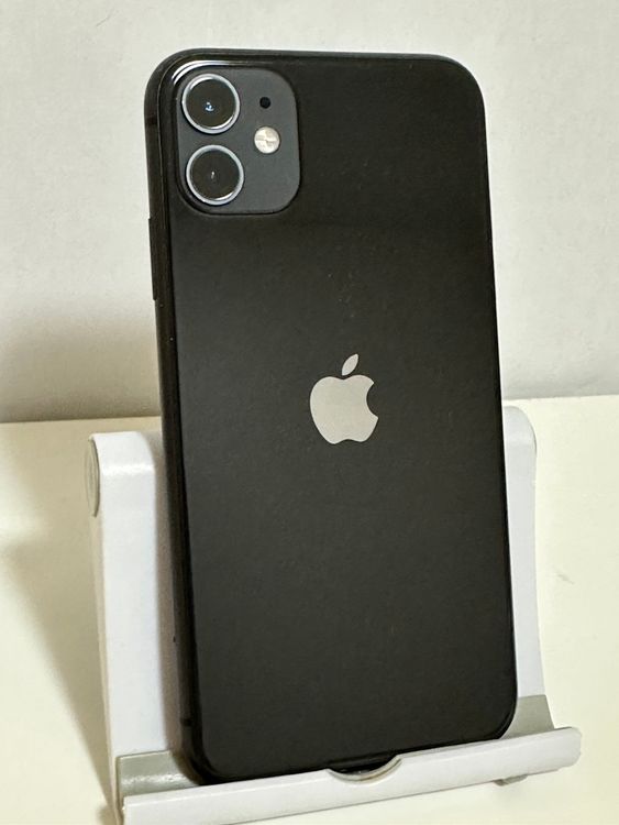 ���Хåƥ꡼80% SIM�ե꡼ iPhone11 64GB �֥�å�