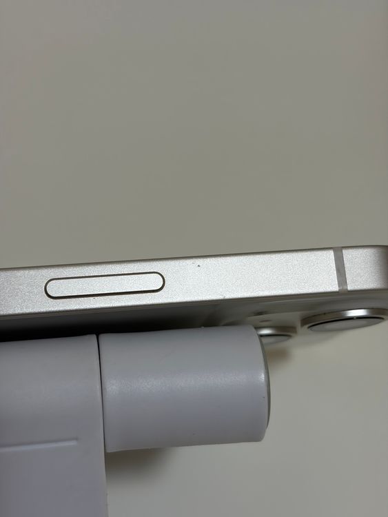 ���Хåƥ꡼85% SIM�ե꡼ iPhone14 128GB �������饤��