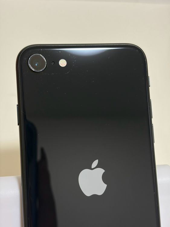 ���Хåƥ꡼83% SIM�ե꡼ iPhoneSE ��3���� 64GB �ߥåɥʥ���