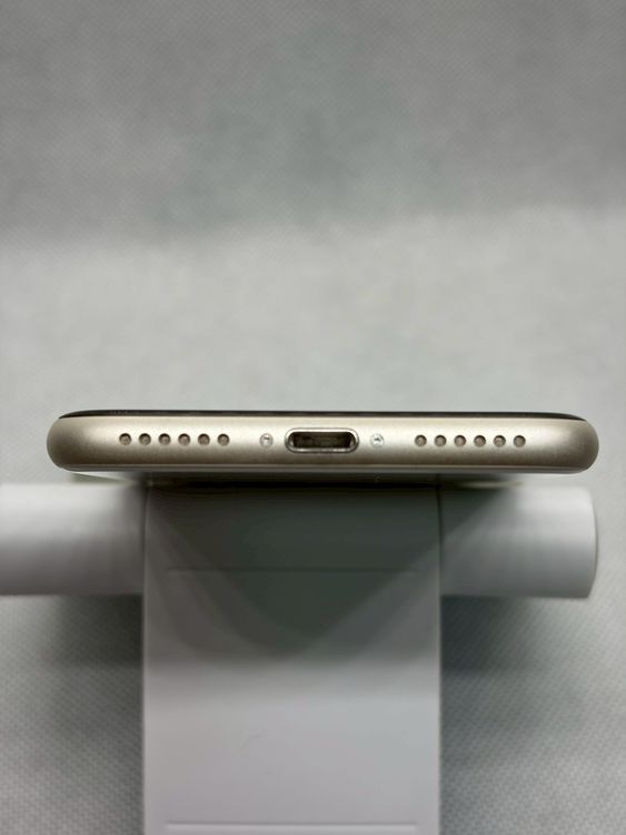 ��SIM�ե꡼ iPhoneSE ��3���� 128GB �������饤�� �Хåƥ꡼81%