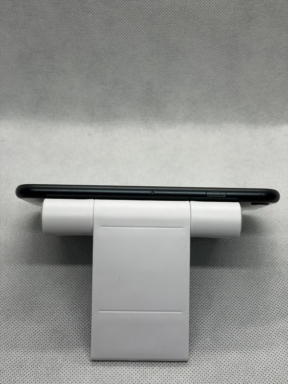 ���Хåƥ꡼93% SIM�ե꡼ iPhoneSE ��3���� 128GB �ߥåɥʥ���