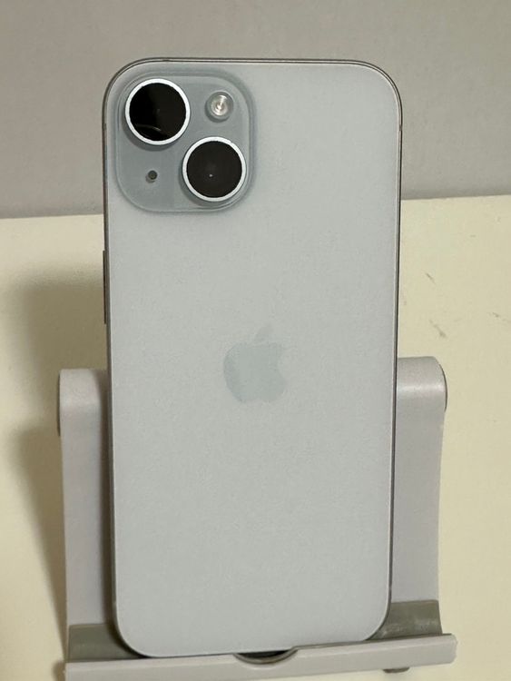 ���Хåƥ꡼98% SIM�ե꡼ iPhone15 128GB �֥롼