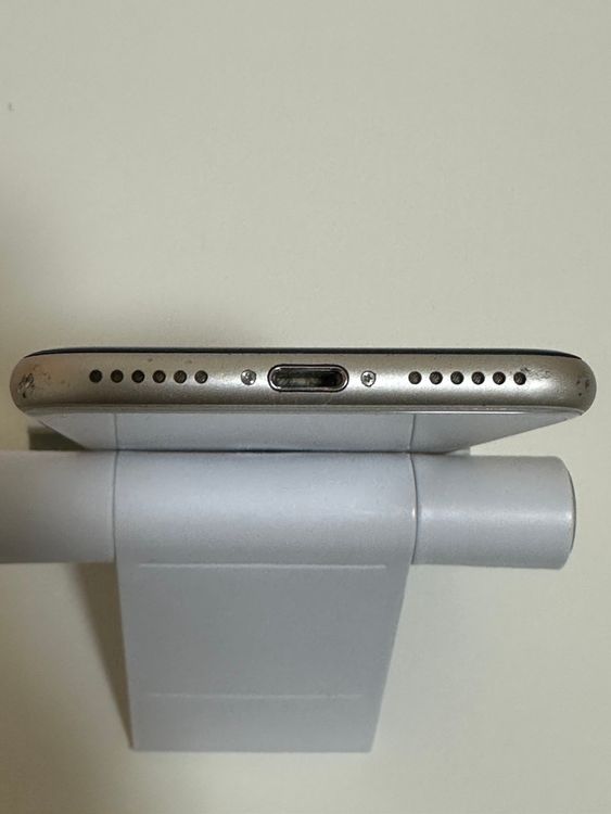 ���Хåƥ꡼87% SIM�ե꡼ iPhoneSE ��3���� 128GB �������饤��