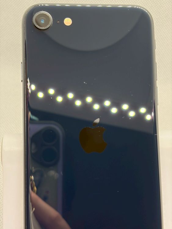 ��SIM�ե꡼ iPhoneSE ��3���� 128GB �ߥåɥʥ��� �Хåƥ꡼82%