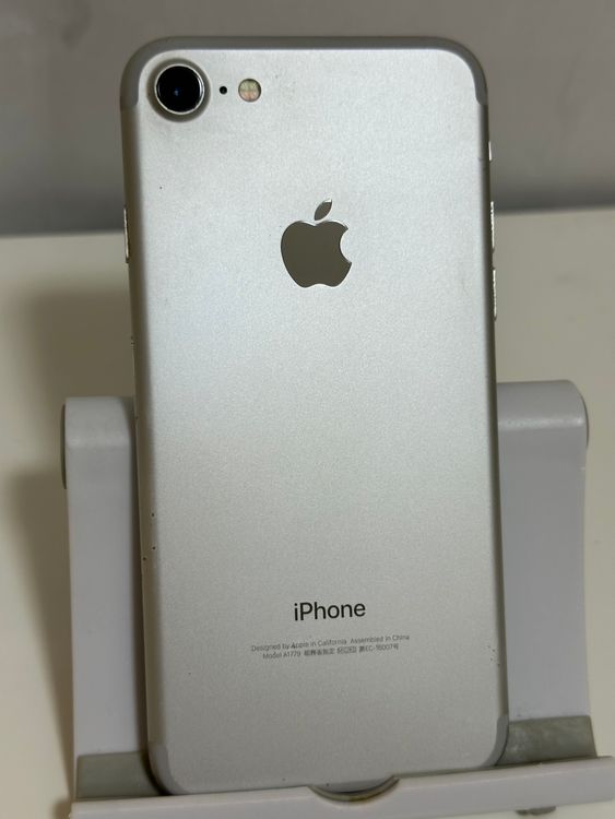 ��SIM�ե꡼ iPhone7 32GB ����С�