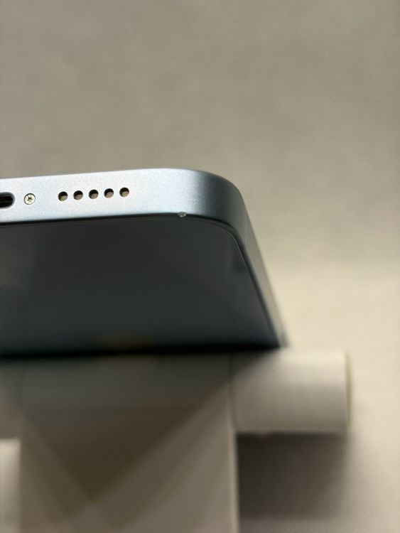 ���Хåƥ꡼82% SIM�ե꡼ iPhone14 128GB �֥롼