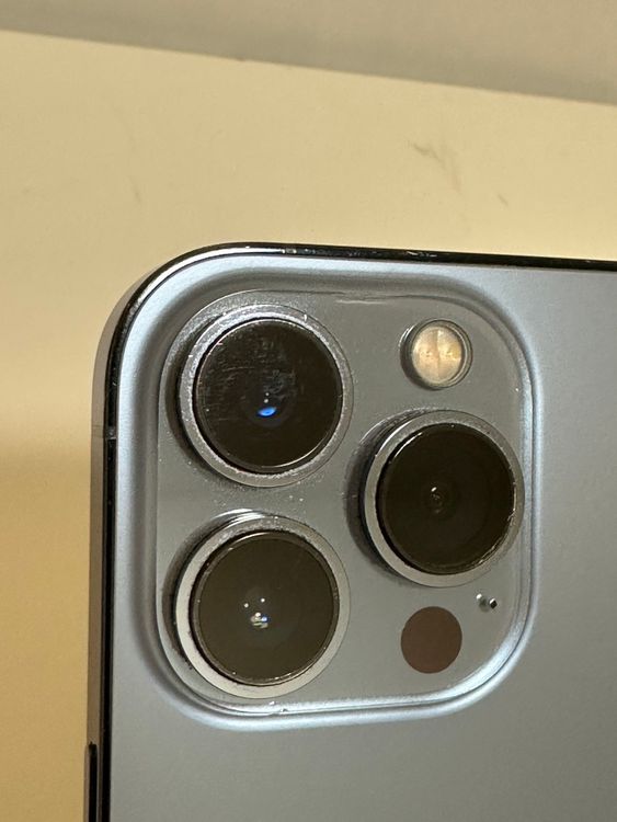 ���Хåƥ꡼83% SIM�ե꡼ iPhone13ProMax 256GB ������֥롼