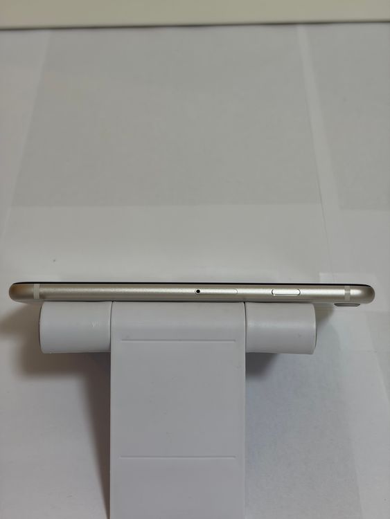 ��Ķ���� �Хåƥ꡼84% SIM�ե꡼ iPhoneSE ��3���� 64GB �������饤��