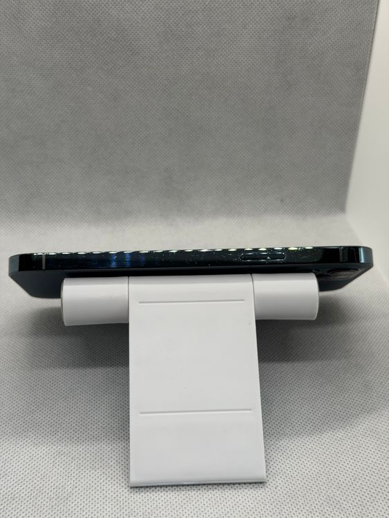 ���Хåƥ꡼100% SIM�ե꡼ iPhone12Pro 128GB �֥롼