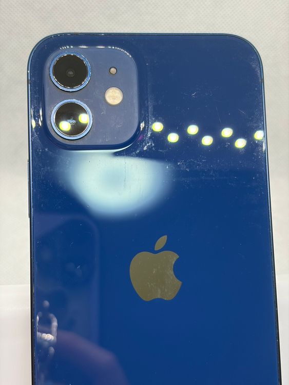 ���Хåƥ꡼88% SIM�ե꡼ iPhone12 256GB �֥롼