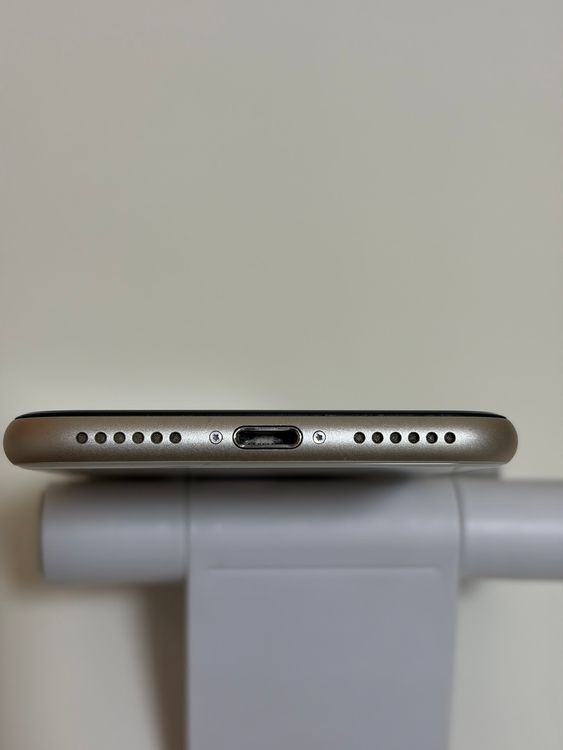 ��SIM�ե꡼ iPhoneSE ��3���� 128GB �������饤��