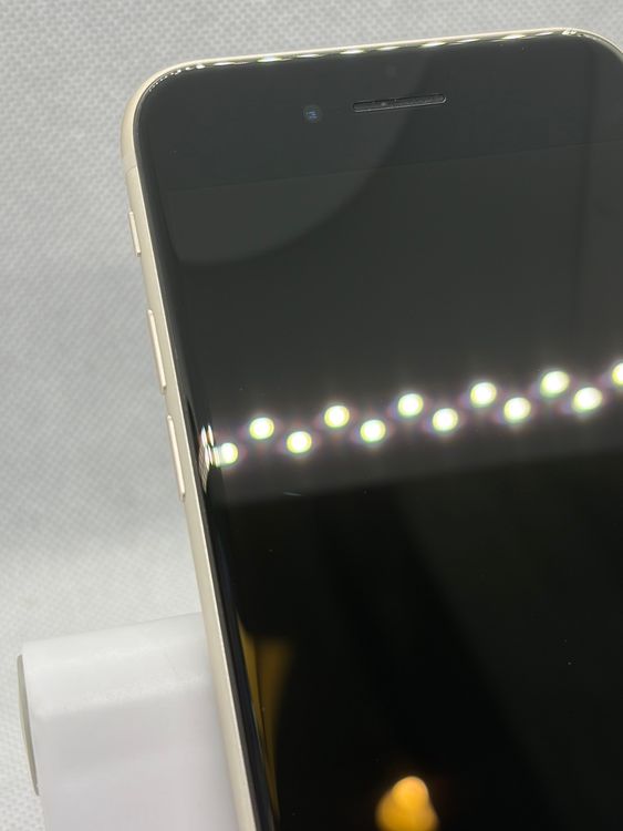 ��Ķ���� �Хåƥ꡼89% SIM�ե꡼ iPhoneSE ��3���� 128GB �������饤��