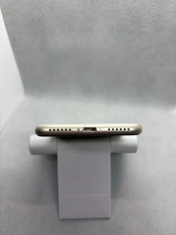 ���ϥԥͥ��ͥå� SIM�ե꡼ iPhoneSE ��3���� 64GB �������饤�� �Хåƥ꡼85%