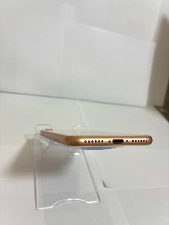 ���Хåƥ꡼84% iPhone8 64GB �������   ����̵��