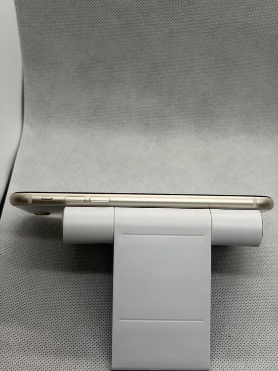 ���Хåƥ꡼87% ����Ʊ�� SIM�ե꡼ iPhoneSE ��3���� 64GB �������饤��