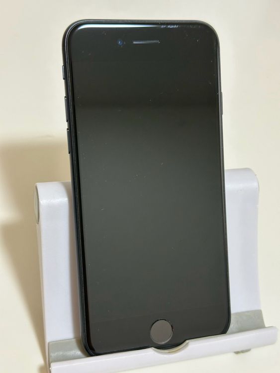 ���Хåƥ꡼82% SIM�ե꡼ iPhoneSE ��3���� 64GB �ߥåɥʥ���