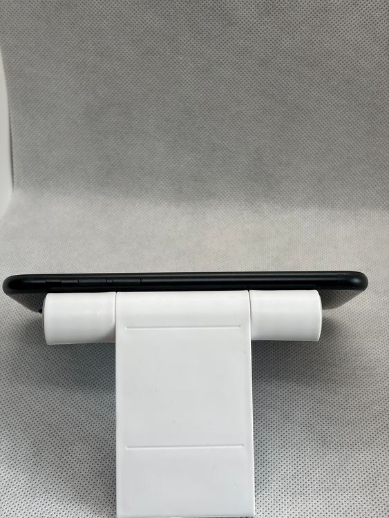 ���Хåƥ꡼90% SIM�ե꡼ iPhoneSE ��3���� 64GB �ߥåɥʥ���