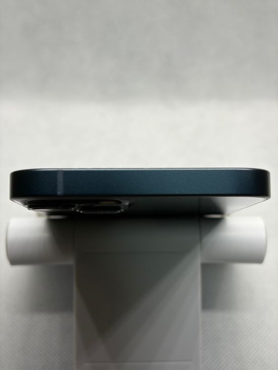 ���Хåƥ꡼84% Ķ���� SIM�ե꡼ iPhone13 512GB �ߥåɥʥ���
