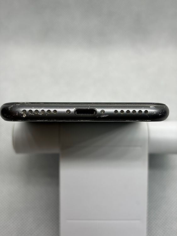 ���Хåƥ꡼85% SIM�ե꡼ iPhone8 64GB ���졼