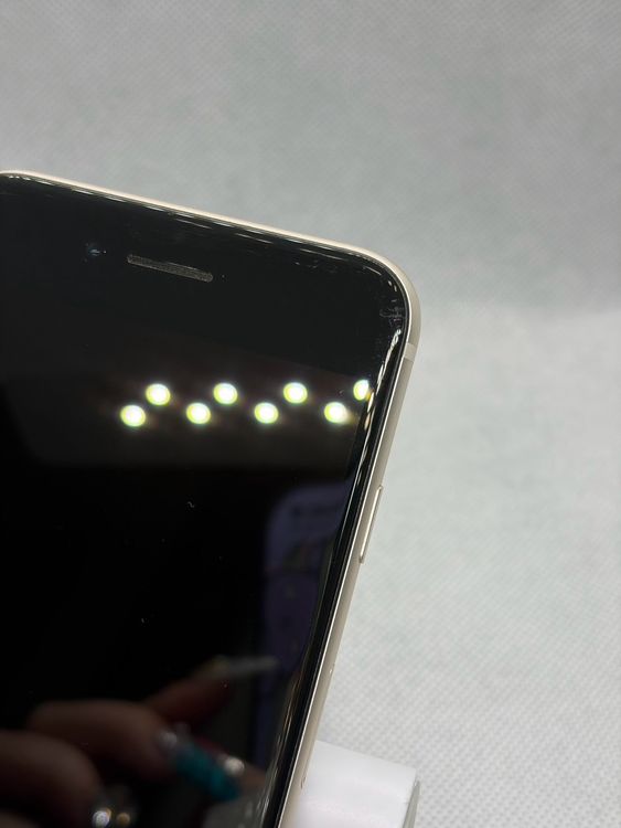 ���Хåƥ꡼81% SIM�ե꡼ iPhoneSE ��3���� 64GB �������饤��