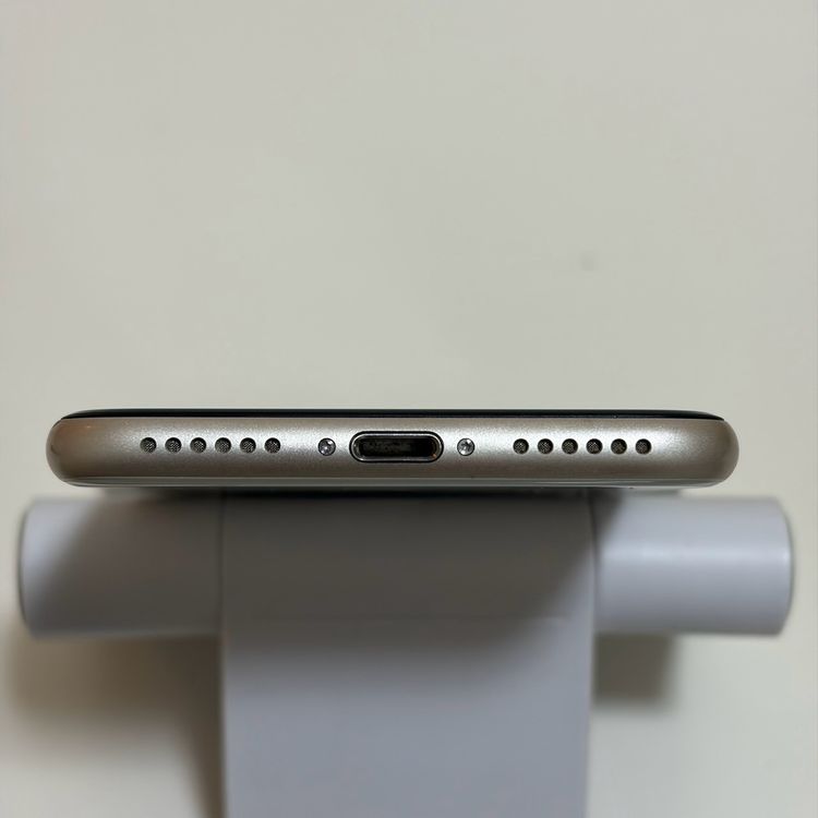 ���Хåƥ꡼81% SIM�ե꡼ iPhoneSE ��3���� 64GB �������饤��