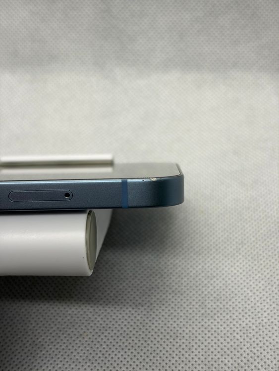 ���Хåƥ꡼84% SIM�ե꡼ iPhone14 128GB �֥롼