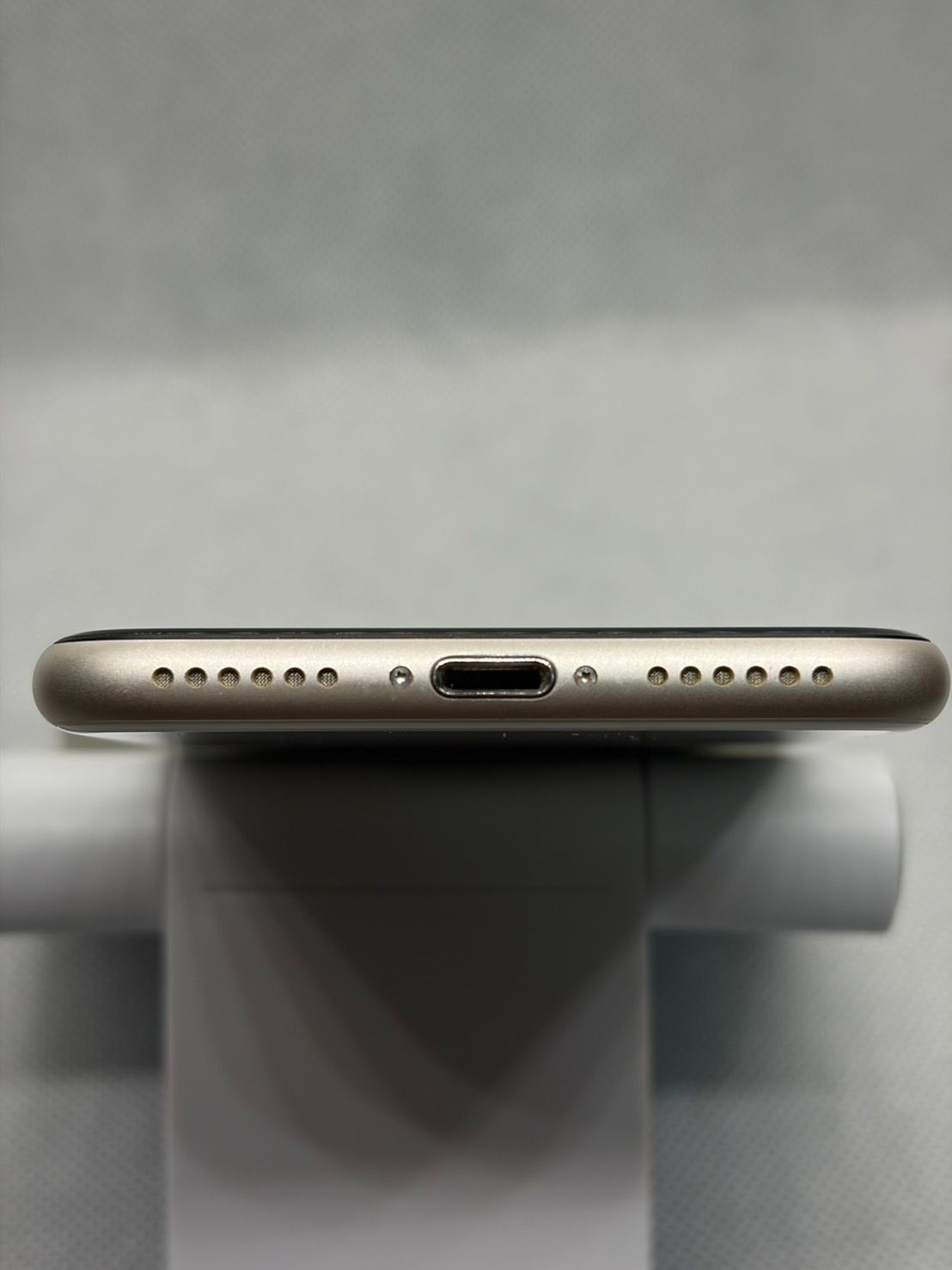 ムスビー｜○超美品 SIMフリー iPhoneSE 第3世代 64GB スターライト