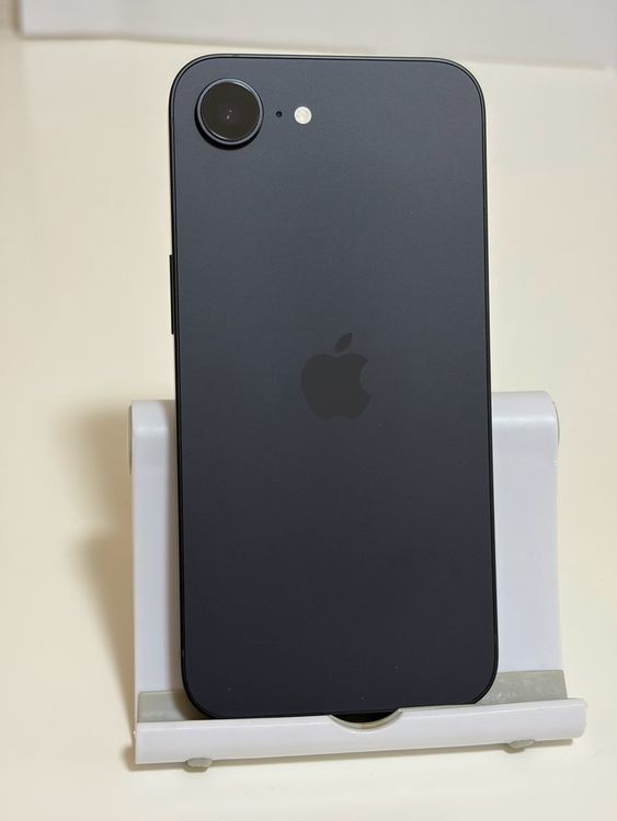 ���Хåƥ꡼100% ����Ʊ�� SIM�ե꡼ iPhone16e 128GB �֥�å�