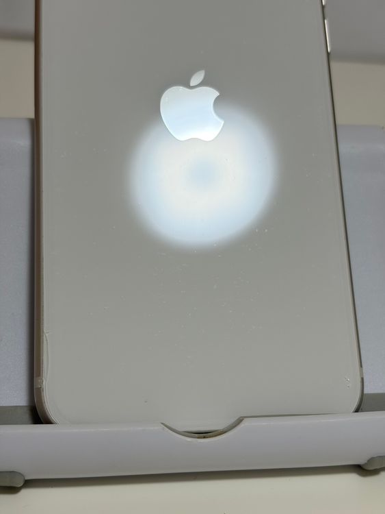 ���Хåƥ꡼84% SIM�ե꡼ iPhoneSE ��3���� 256GB �������饤��