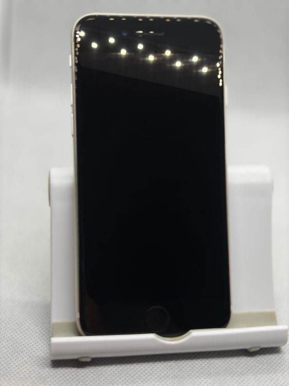 ���Хåƥ꡼100% SIM�ե꡼ iPhoneSE ��3���� 64GB �������饤��