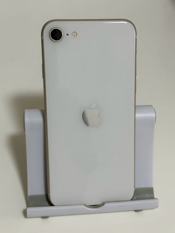 ���Хåƥ꡼82% SIM�ե꡼ iPhoneSE ��3���� 64GB �������饤��