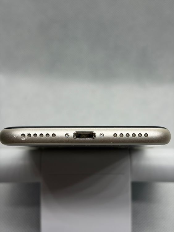 ���Хåƥ꡼84% SIM�ե꡼ iPhoneSE ��3���� 64GB �������饤��