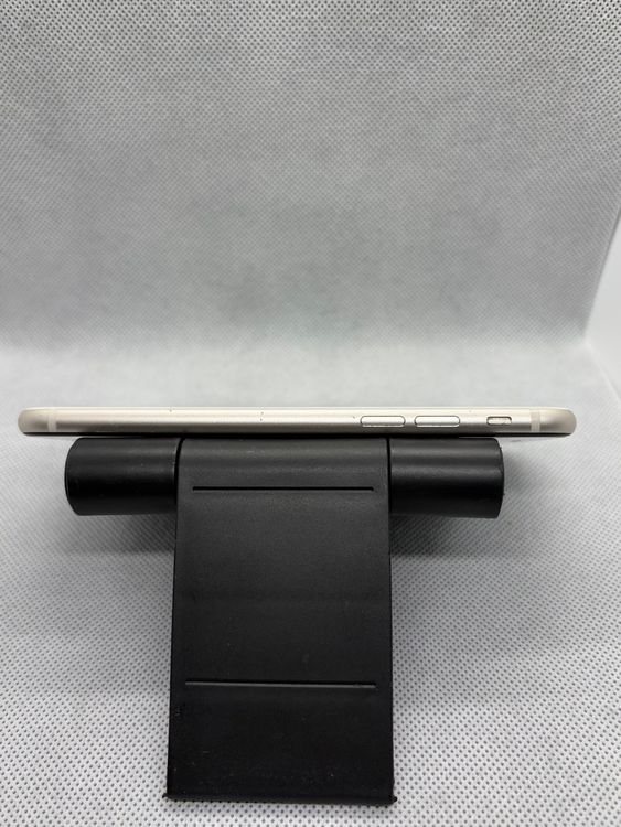 ���ϥԥͥ��ͥå� SIM�ե꡼ iPhoneSE ��3���� 64GB �������饤�� �Хåƥ꡼86%