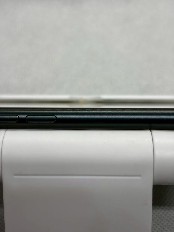 ���Хåƥ꡼88% Ķ���� SIM�ե꡼ iPhoneSE ��3���� 64GB �ߥåɥʥ���