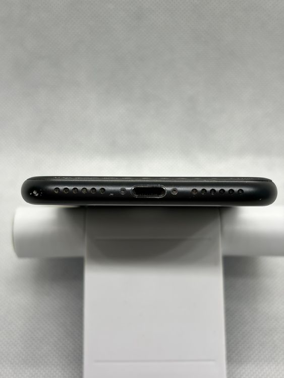 ���Хåƥ꡼84% SIM�ե꡼ iPhoneSE ��2���� 128GB �֥�å�