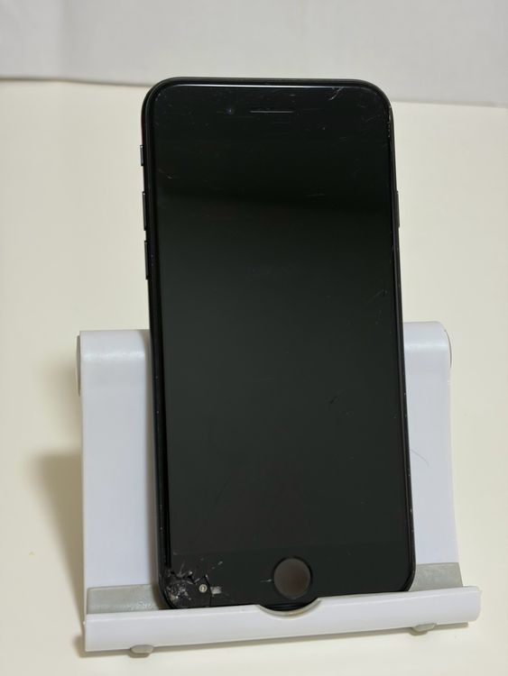 ���Хåƥ꡼85% SIM�ե꡼ iPhoneSE ��2���� 128GB �֥�å�
