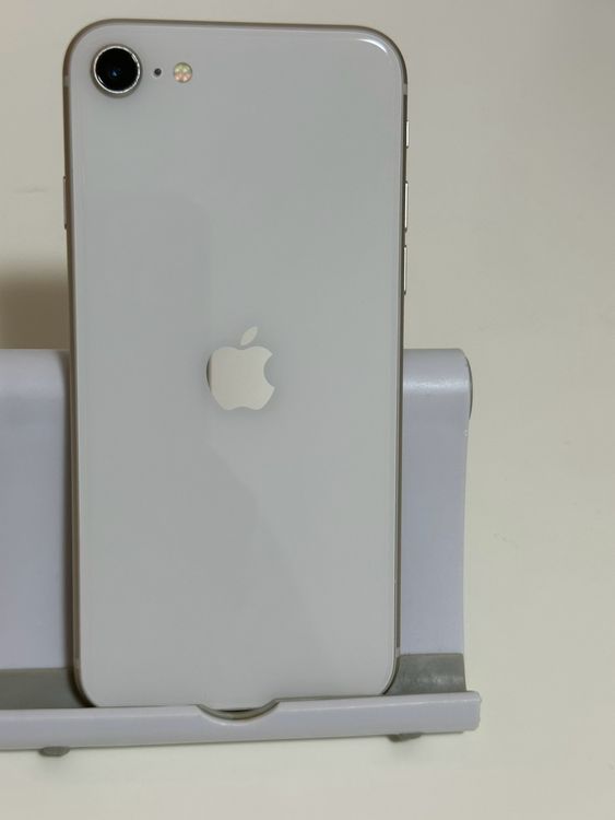 ���Хåƥ꡼83% SIM�ե꡼ iPhoneSE ��3���� 64GB �������饤��