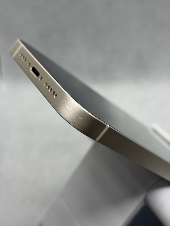 ���Хåƥ꡼82% SIM�ե꡼ iPhone13 128GB �������饤��