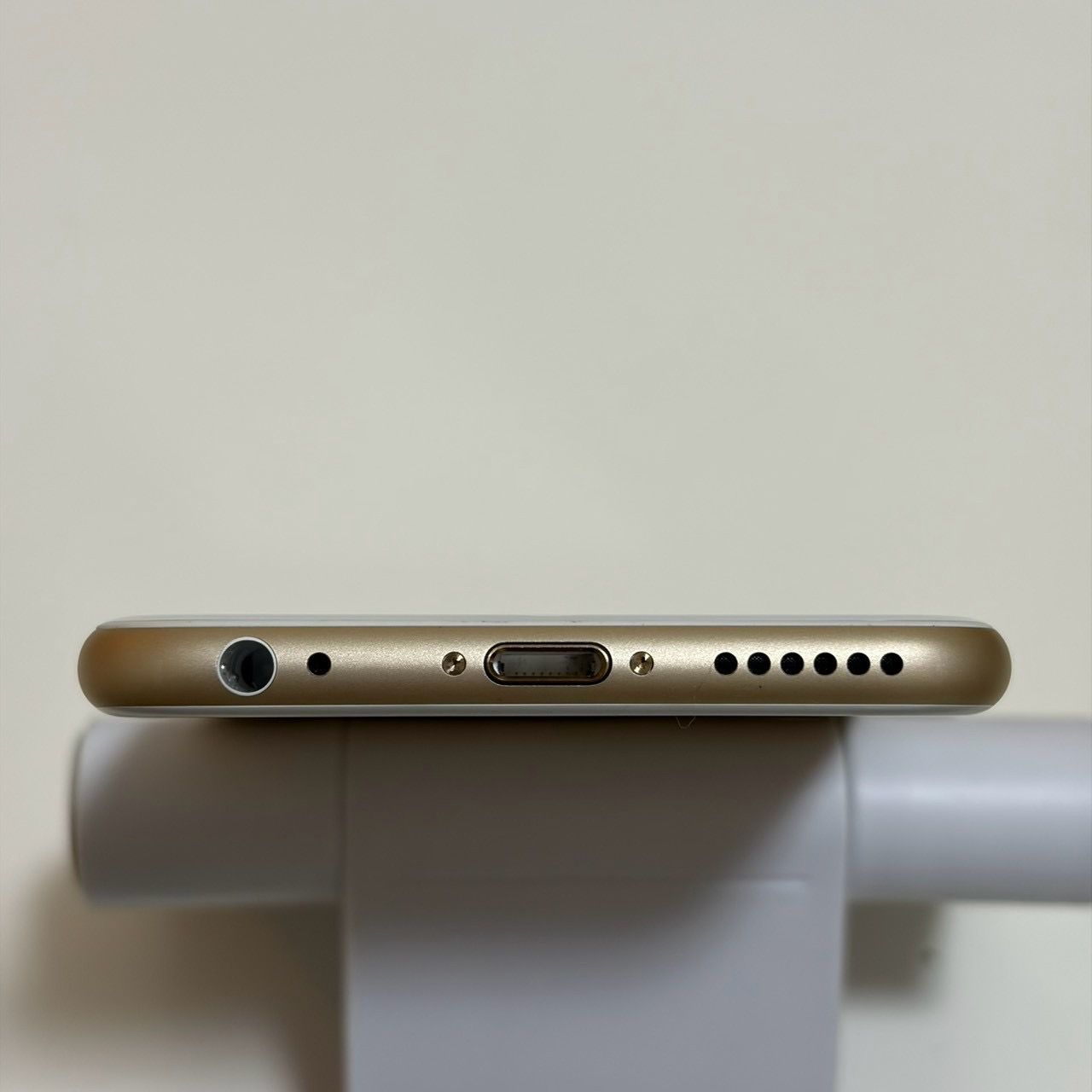 ムスビー｜○バッテリー100% SIMフリー iPhone6s 128GB ゴールド