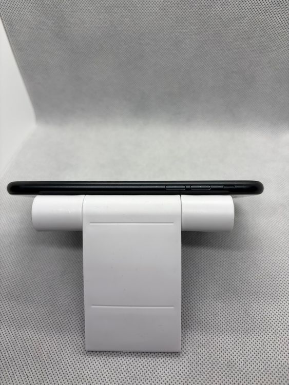 ���ϥԥͥ� SIM�ե꡼ iPhoneSE ��3���� 128GB �ߥåɥʥ��� �Хåƥ꡼80%