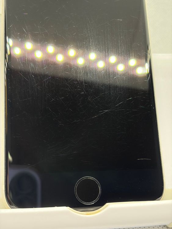���Хåƥ꡼88% SIM�ե꡼ iPhoneSE ��3���� 64GB �������饤��