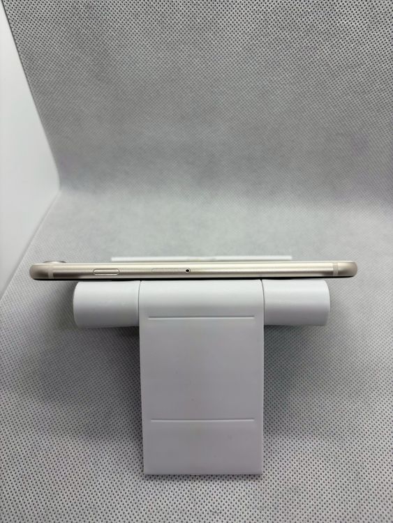 ���ϥԥͥ��ͥå� SIM�ե꡼ iPhoneSE ��3���� 64GB �������饤�� �Хåƥ꡼85%