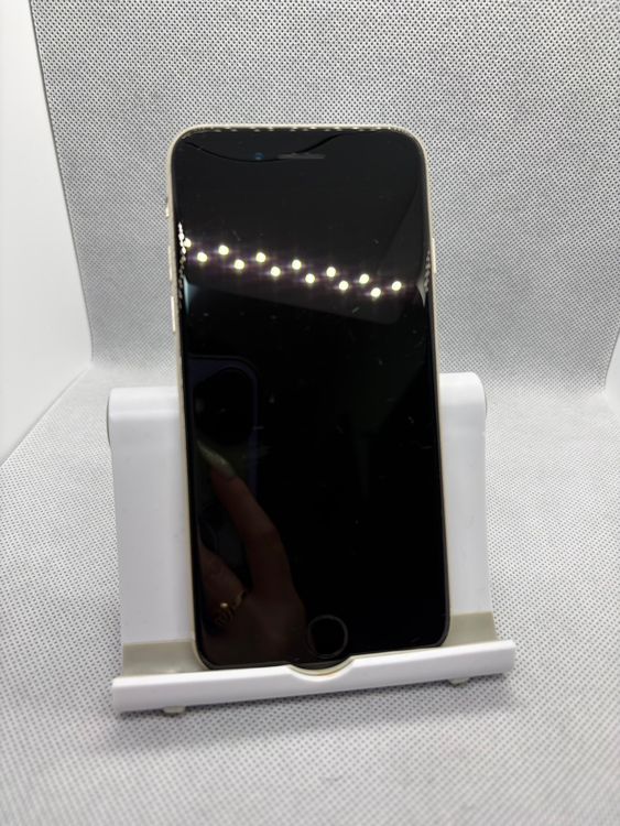 ���ϥԥͥ��ͥå� SIM�ե꡼ iPhoneSE ��3���� 64GB �������饤�� �Хåƥ꡼82%