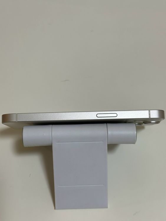 ���Хåƥ꡼83% SIM�ե꡼ iPhone14 128GB �������饤��