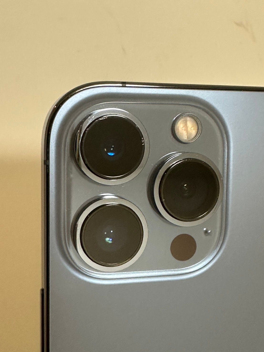ムスビー｜○超美品 バッテリー83% SIMフリー iPhone13ProMax 128GB