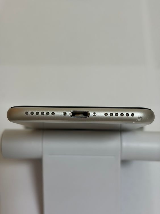 ���Хåƥ꡼91% SIM�ե꡼ iPhoneSE ��3���� 64GB �������饤��