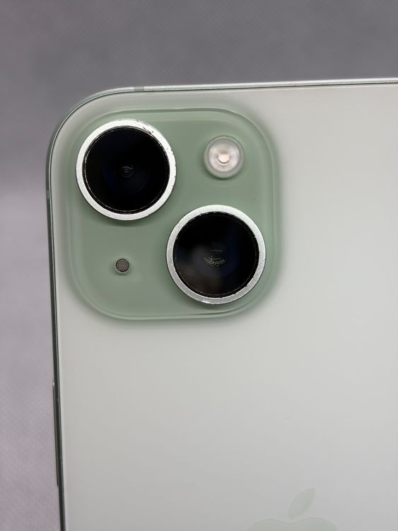 ���Хåƥ꡼88% SIM�ե꡼ iPhone15 128GB ���꡼��